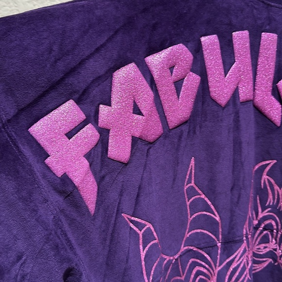 DISNEYLAND PARIS EXCLUSIVE FABULOUSLY VILLAINOUS SPIRIT JERSEY Purple Ve… - Picture 3 of 13